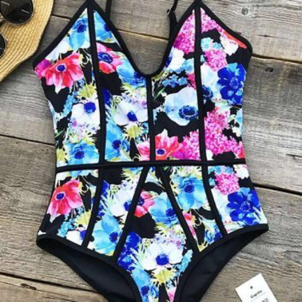 NWT Cupshe Floral Swimsuit